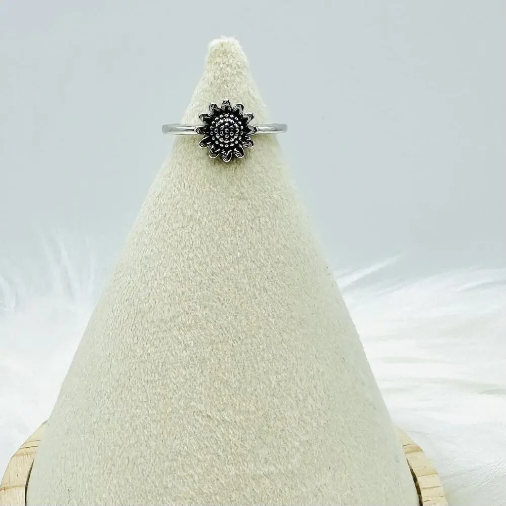 Vintage Sunflower Design Ring Silver Plated size 7
